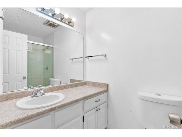 2301 E Fremont Ave Y-Y06, Centennial, CO 80122