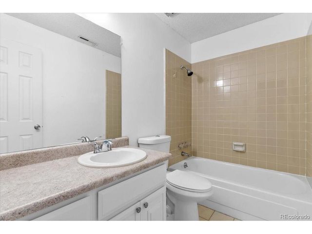 2301 E Fremont Ave Y-Y06, Centennial, CO 80122