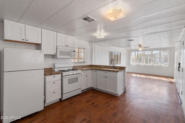 535 S ALMA SCHOOL Road 39, Mesa, AZ 85210