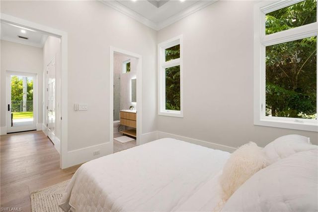 3280 Crayton RD, Naples, FL 34103