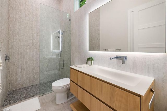 3280 Crayton RD, Naples, FL 34103