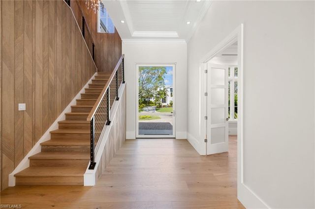 3280 Crayton RD, Naples, FL 34103