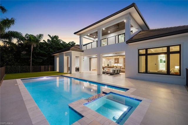 3280 Crayton RD, Naples, FL 34103