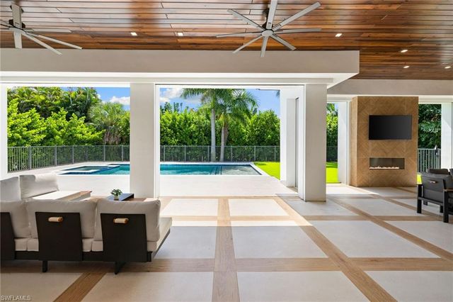 3280 Crayton RD, Naples, FL 34103