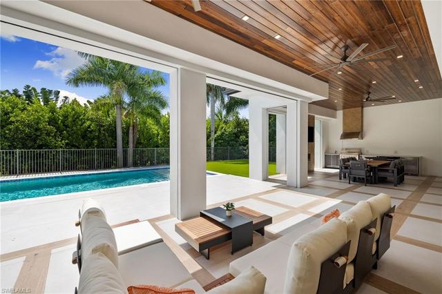 3280 Crayton RD, Naples, FL 34103