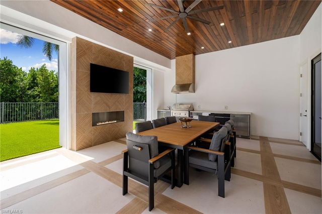 3280 Crayton RD, Naples, FL 34103