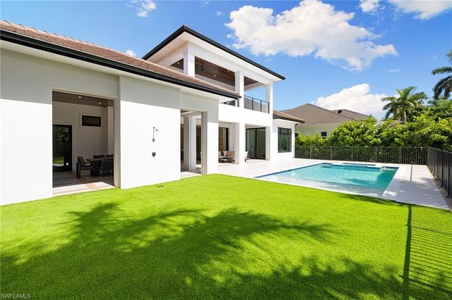 3280 Crayton RD, Naples, FL 34103