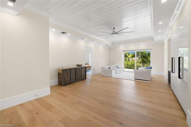3280 Crayton RD, Naples, FL 34103