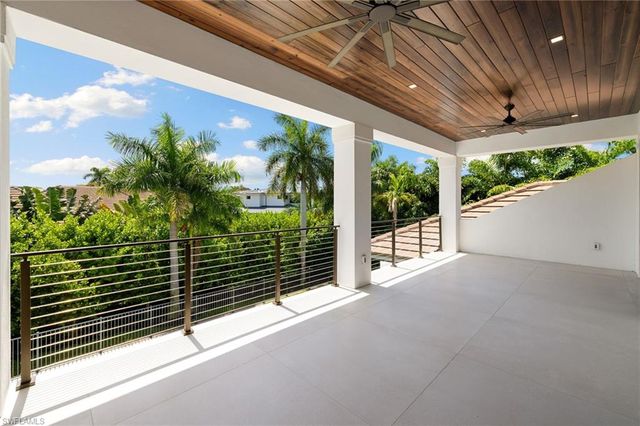 3280 Crayton RD, Naples, FL 34103