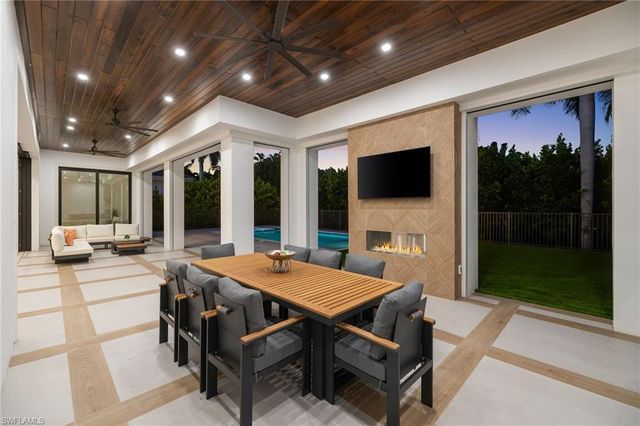 3280 Crayton RD, Naples, FL 34103