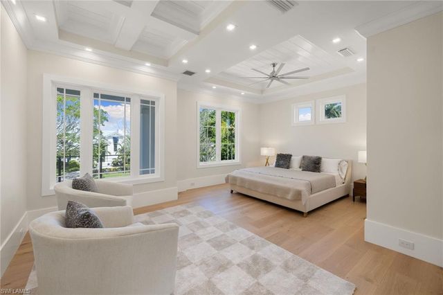 3280 Crayton RD, Naples, FL 34103