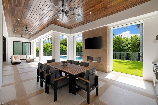 3280 Crayton RD, Naples, FL 34103