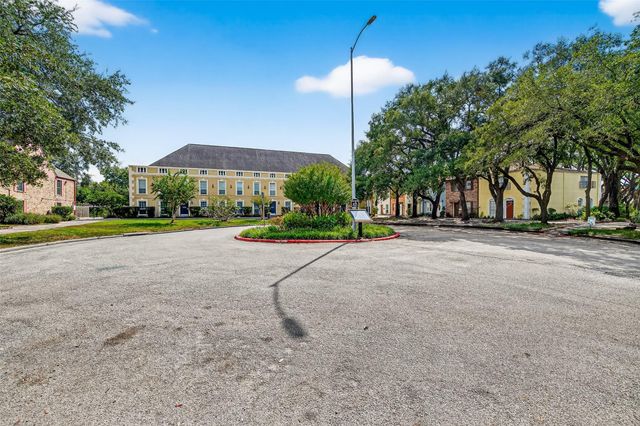 5200 Arboles Drive 2, Houston, TX 77035