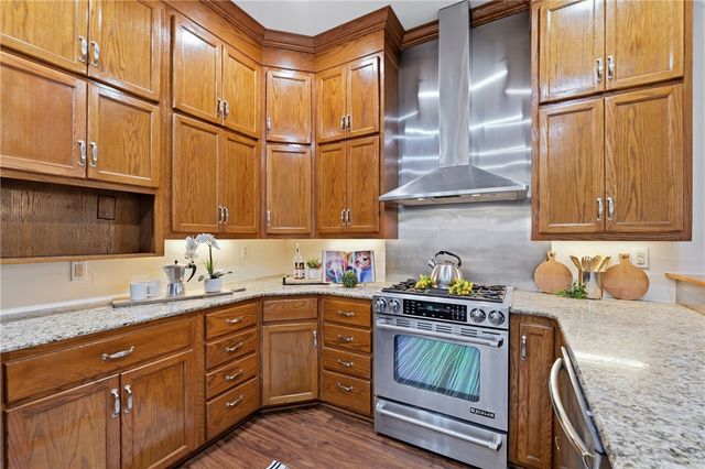 407 NW B Street, Bentonville, AR 72712