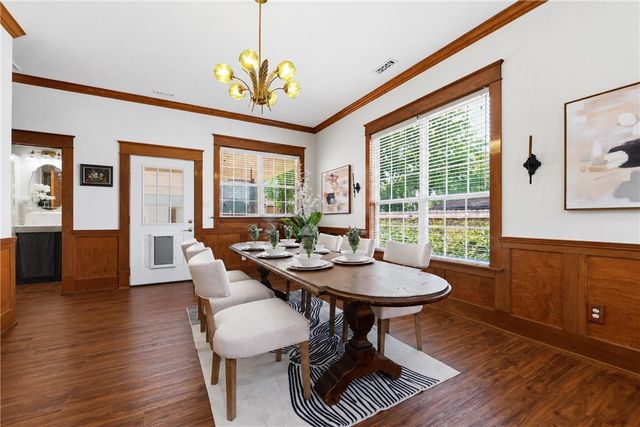 407 NW B Street, Bentonville, AR 72712