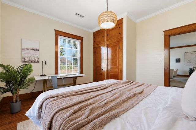 407 NW B Street, Bentonville, AR 72712