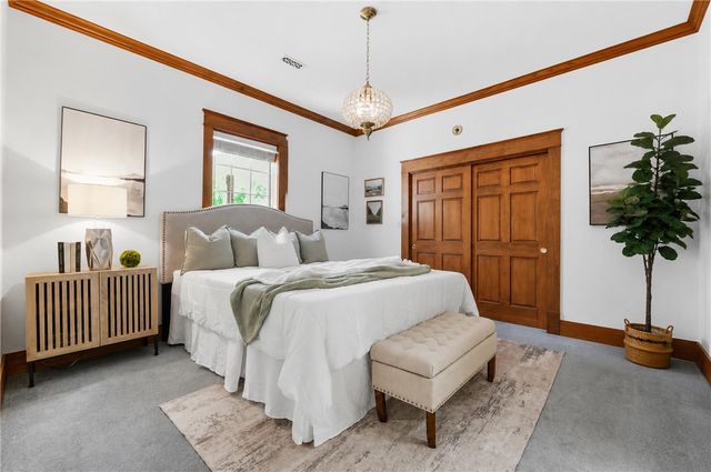407 NW B Street, Bentonville, AR 72712