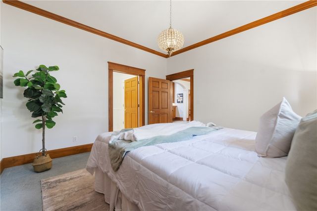 407 NW B Street, Bentonville, AR 72712