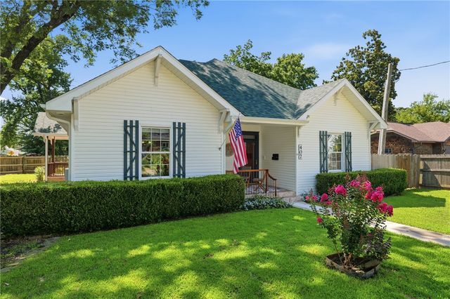 407 NW B Street, Bentonville, AR 72712