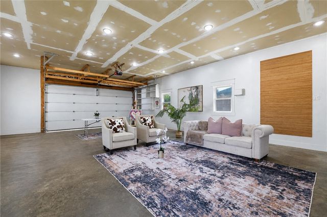 407 NW B Street, Bentonville, AR 72712