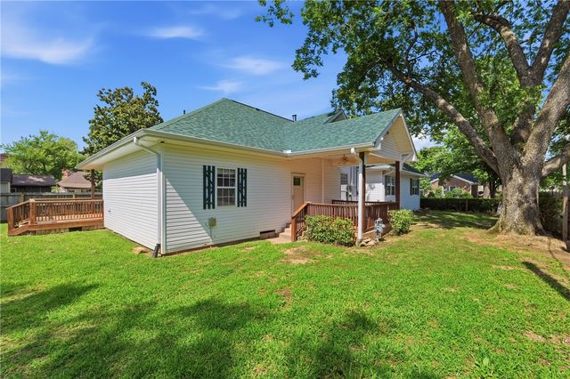 407 NW B Street, Bentonville, AR 72712