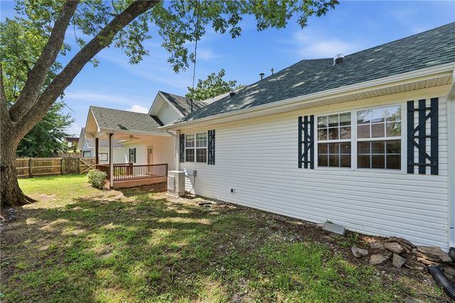 407 NW B Street, Bentonville, AR 72712
