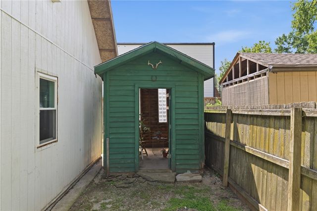 407 NW B Street, Bentonville, AR 72712