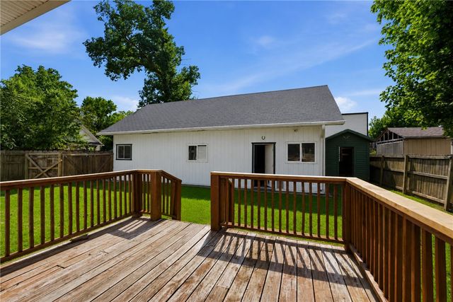 407 NW B Street, Bentonville, AR 72712
