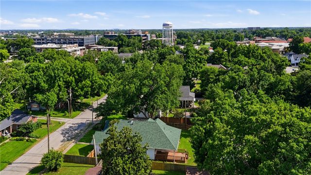 407 NW B Street, Bentonville, AR 72712