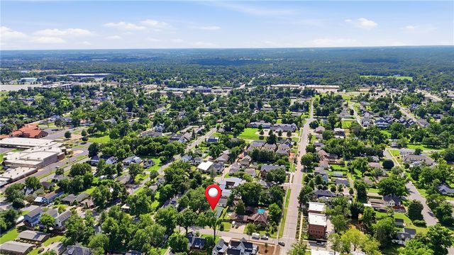 407 NW B Street, Bentonville, AR 72712