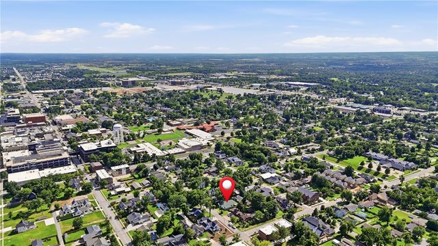 407 NW B Street, Bentonville, AR 72712
