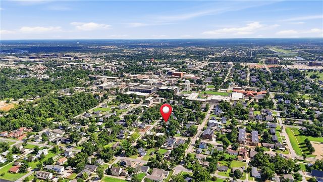 407 NW B Street, Bentonville, AR 72712