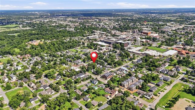 407 NW B Street, Bentonville, AR 72712