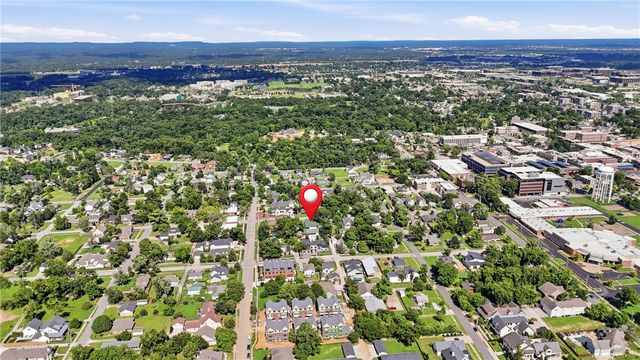 407 NW B Street, Bentonville, AR 72712