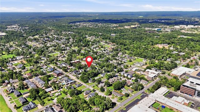 407 NW B Street, Bentonville, AR 72712