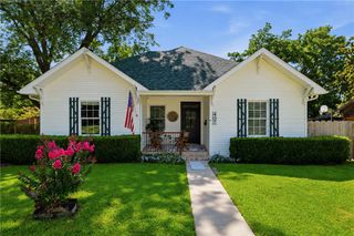 407 NW B Street, Bentonville, AR 72712