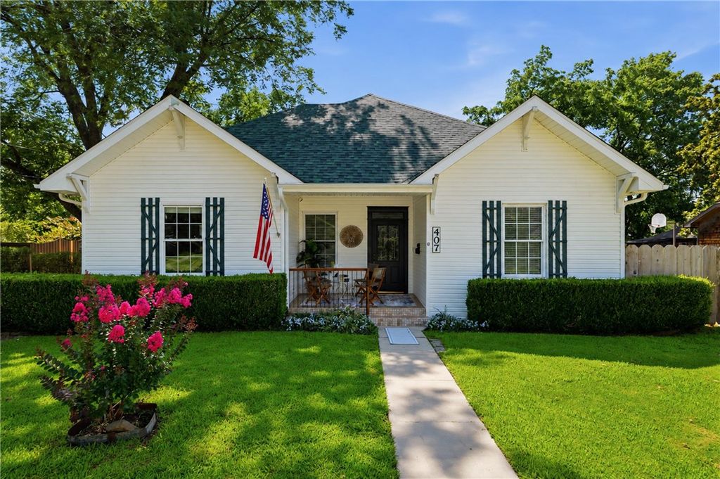 407 NW B Street, Bentonville, AR 72712