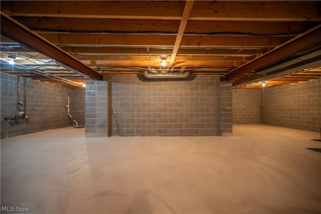 2939 Briarwood Court, Poland, OH 44514