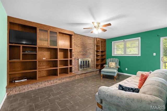 6300 State Route 4, Worden, IL 62097