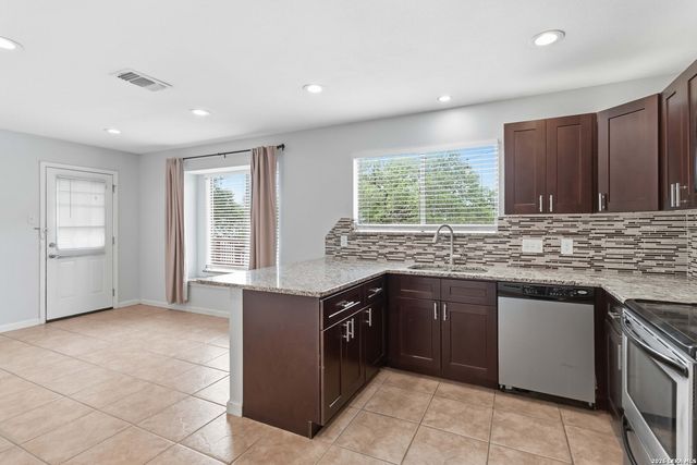 25107 SUMMIT SPGS, San Antonio, TX 78258