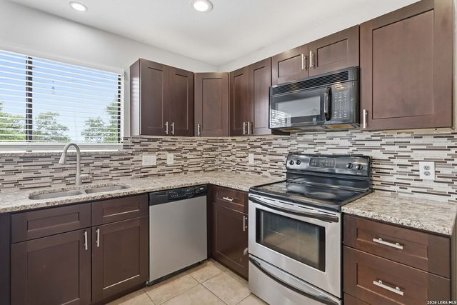 25107 SUMMIT SPGS, San Antonio, TX 78258