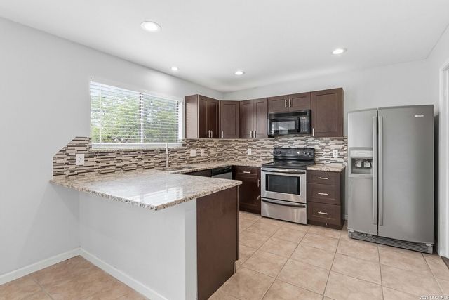 25107 SUMMIT SPGS, San Antonio, TX 78258