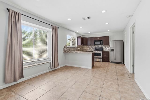 25107 SUMMIT SPGS, San Antonio, TX 78258