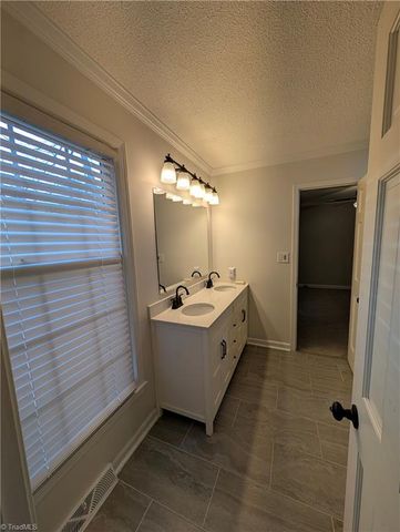 4406 Wild Oak Lane, Greensboro, NC 27406