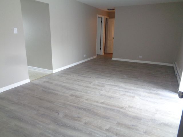 7323 W 79th Street B, Bridgeview, IL 60455