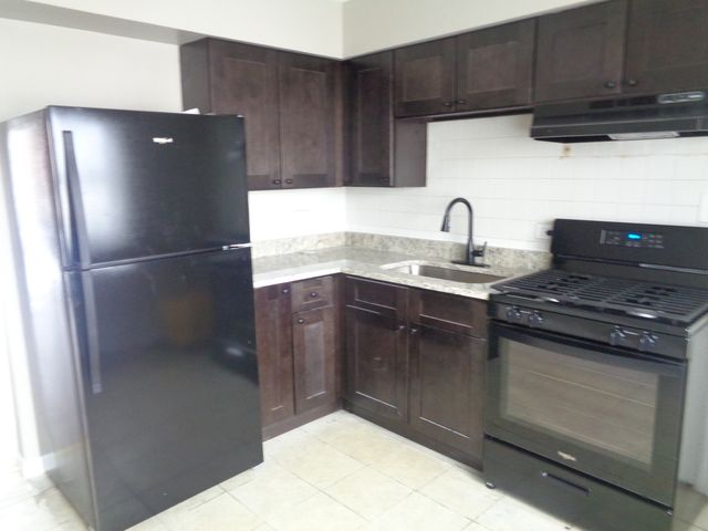 7323 W 79th Street B, Bridgeview, IL 60455