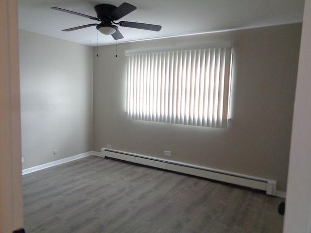 7323 W 79th Street B, Bridgeview, IL 60455