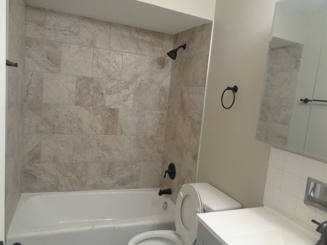 7323 W 79th Street B, Bridgeview, IL 60455