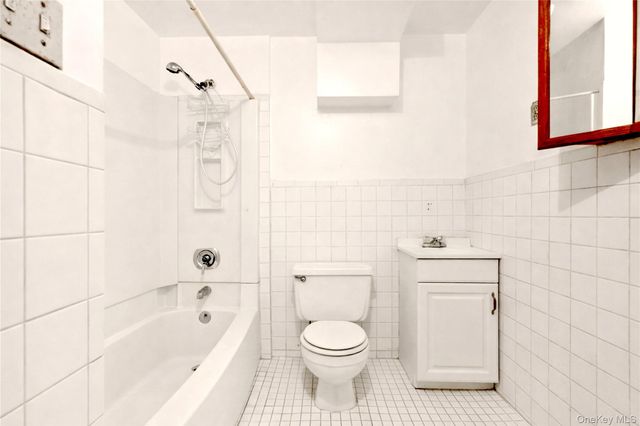 2069 Seward Avenue, Bronx, NY 10473