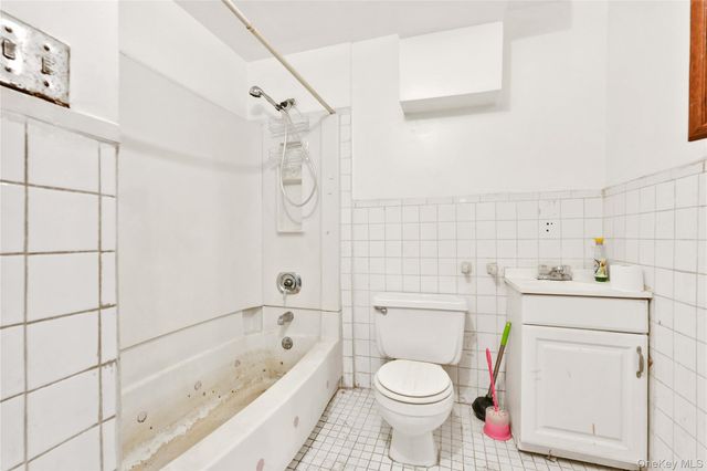 2069 Seward Avenue, Bronx, NY 10473